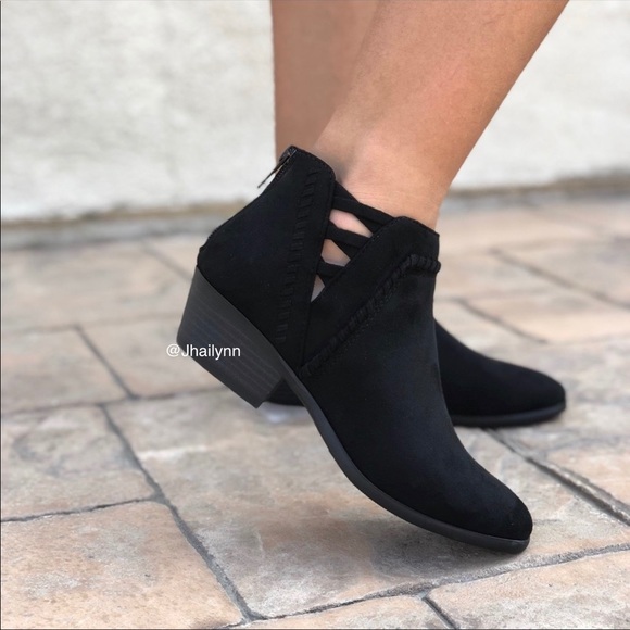BLACK ANKLE BOOTIES - Picture 3 of 7